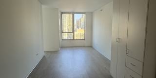 152 W Superior Gallery 3