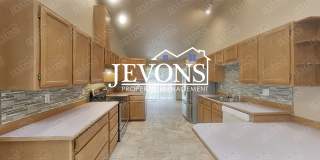 Make this your new home 3 Bedrooms, 2 Bathrooms Duplex in Selah Gallery 1