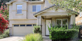 Beautiful and Spacious Home with Three Bedrooms Amazing Loft  Bonus Room! Gallery 1