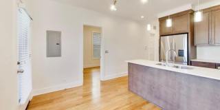 2132 North Oakley Ave. Gallery 8