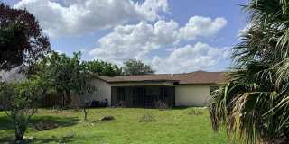508 NE Azalea Gallery 13