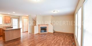 2-Bedroom, 2.5-Bath Urbandale Townhome with 2-Car Garage & Deck Gallery 8