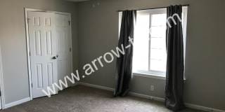 Great 2 Bed Townhome with 2.5 Baths and a Fenced Backyard! Gallery 13