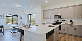 475 N 9TH Street Gallery 13