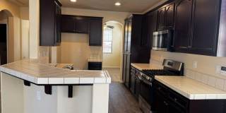 Beautiful and spacious 4 bedroom/ 2.5 bathroom home Gallery 5