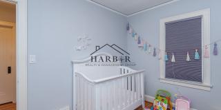 Updated Craftsman Living: 2BR/2BA + Den in NW Rochester Gallery 10