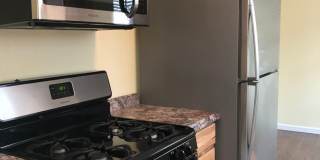Charming 1 Bedroom Home With Yard Gallery 1