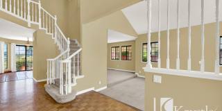 Sunlit 3 Bed Glen Cove Home Gallery 7