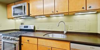 UNIQUE ONE BEDROOM AND DEN CONDO IS NOW AVAILABLE IN THE HIGHLY DESIREABLE PARKSIDE PLAZA CONDOMINIUM Gallery 12