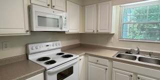 2 Bedroom, 1.5 Bath Townhouse Gallery 8