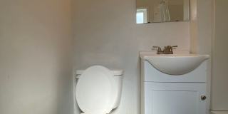 AVAILABLE AUGUST 2026 - 1 Bedroom Home w/ Spacious Living! Gallery 8