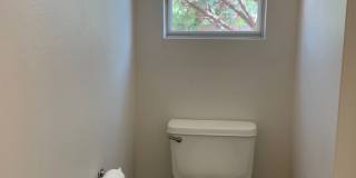 Lovely 3 Bedroom, 2 Bath In The NW! Gallery 12
