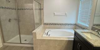 Spacious 5-Bedroom Riverview Home Gallery 22