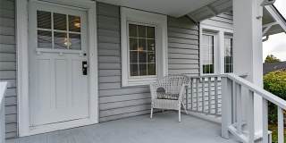Charming West Seattle 1 Bedroom Home with Office and Large Fenced Yard Gallery 1