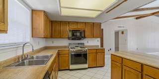 Home For Rent - Great Location on the Westside w/ Refrigerated Air! Gallery 11