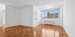 Quebec House Gallery 26