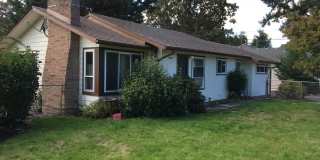 3BR - 1,637 sq. ft. - Charming Farmhouse on Private 1/2 Acre Gallery 1