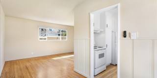 2033 High St - 1 Bedroom | 1 Bath | Triplex Unit Gallery 12