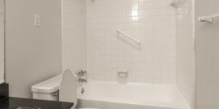 Colonial Apartments Gallery 74