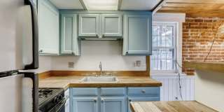 Charming Historic Carriage Home Steps from Pearl Street - Boulder Living at Its Finest! Gallery 3