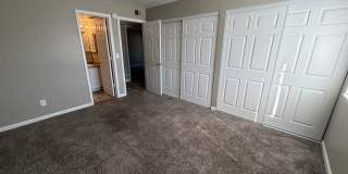 Spacious 3-Bedroom Condo with In-Unit Laundry – Convenient Aurora Location Gallery 8