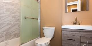 Huge, newly renovated 2 level 5 bed unit near the Green Line! Gallery 3