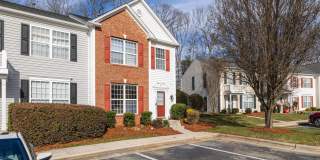charming 3-bedroom, 2.5-bathroom townhome Gallery 3
