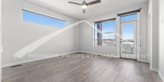 Beautiful Townhome with Central A/C and Two Car Garage! Gallery 20