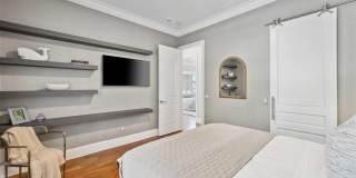 1028 Bay Street Gallery 48