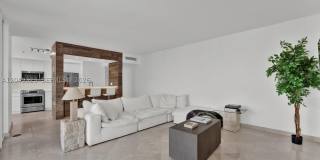 4201 Collins Ave Gallery 17
