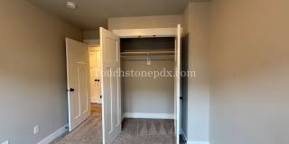 Charming 3 Bed, 2 Bath Townhome with Garage in Beautiful Sandy Gallery 10