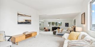 REMODELED HUGE BRIGHT 2400sf 4BR/3.5BA Havenscourt Split Level Home w Cottage AVAIL NOW Gallery 26