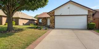 Comfortable Living in a Prime Moore Location Gallery 1