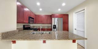 SD: Bright 2BD/2.5BA Townhome in Point Loma with Fireplace, Private Balcony & Tandem Garage Gallery 4