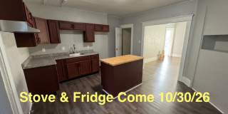Lovely 2 Bedroom Townhome with New Kitchen with Butler's Pantry Gallery 1
