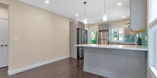 161 4th St Gallery 11