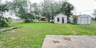 921 Oak Street Gallery 24
