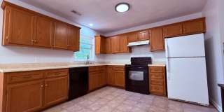 3 Bedroom, 1.5 Bath Townhouse Gallery 1