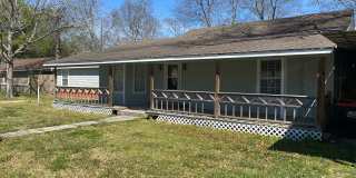 Spacious 4 Bed, 2 Bath Home Gallery 1