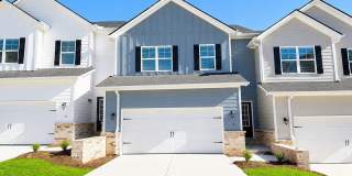 Spacious Townhome Living in the Heart of Cornelia Gallery 1