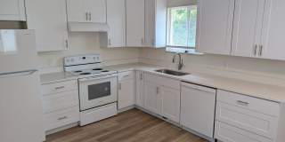 4 Bedroom 1.5 Bath Twin-Home Gallery 7