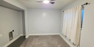7 Bedroom Home in Bloomington Gallery 42