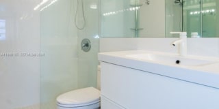 5601 Collins Avenue Gallery 21