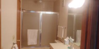 Short-mid term housing, furnished condo 2 bed/2 bath walking distance to Pearl St., CU and close to Hiking and Biking Gallery 10