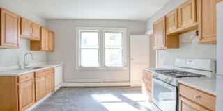 Newly Remodeled Spacious 3 Bedroom Apartment Gallery 4