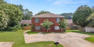 3-Bed, 3-Bath Duplex Minutes from Auburn Shopping & Dining Gallery 1