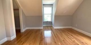 323 Bainbridge St Gallery 20