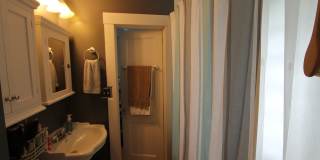 Beautiful 2-bedroom Charmer in Aksarben Gallery 9
