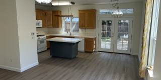 4 Bedroom, 2 Bath, 1992 Square Foot Home Gallery 10