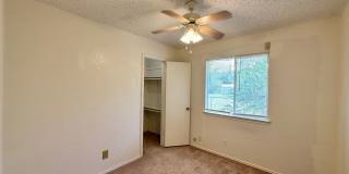 Viewable Now!  Small Dogs Accepted! Gallery 21